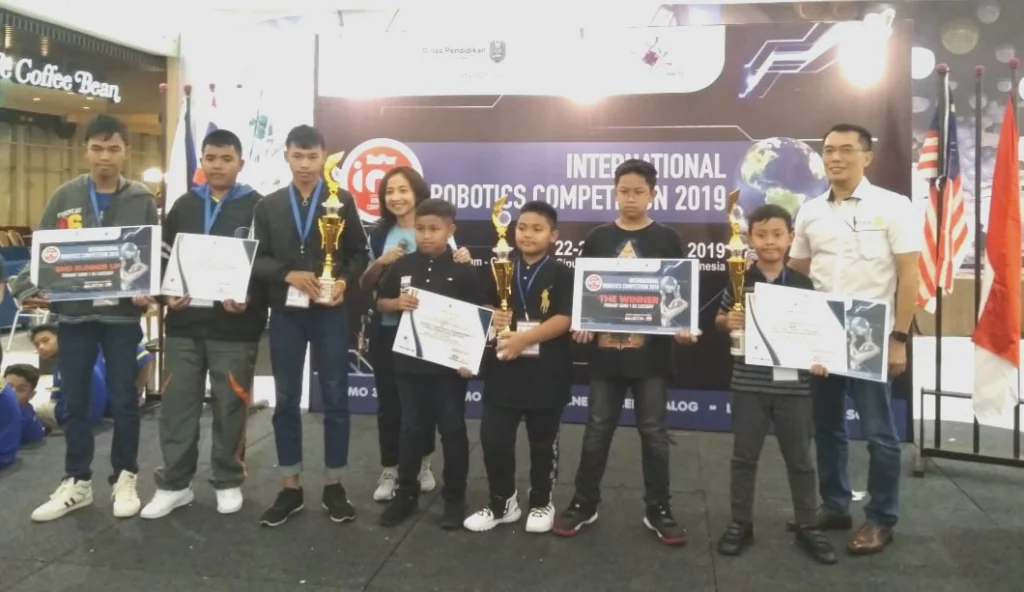 Siswa SDMM Juara di International Robot Competition