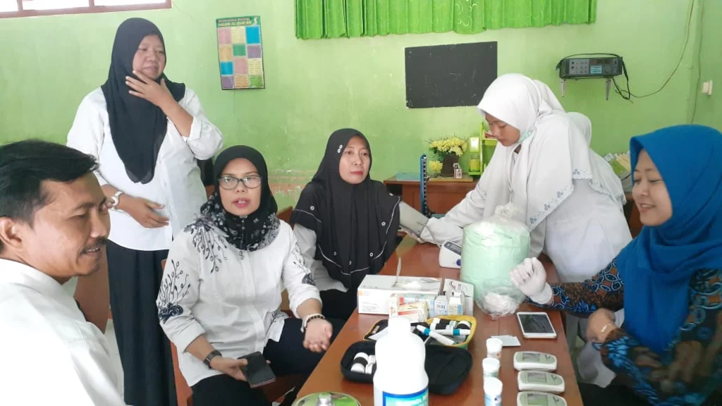 Siswa SMKM 5 Babat Beri Penyuluhan Bahaya Merokok di SMPN 2 Kedungpring