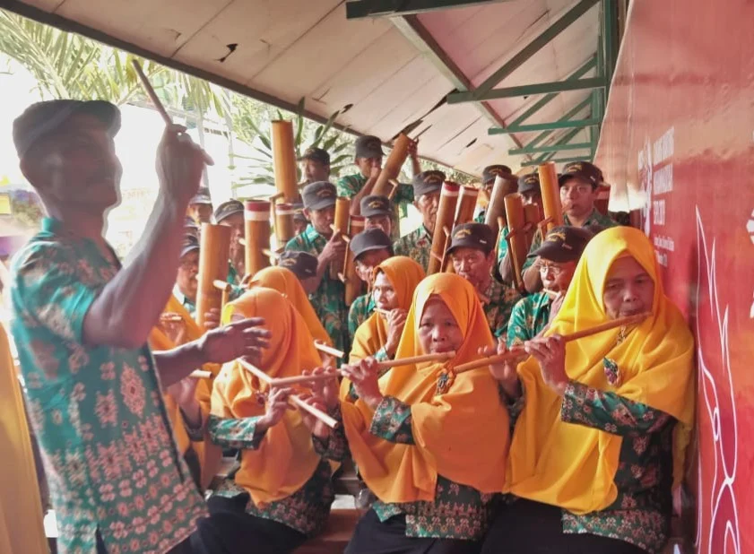 Musik Bambu Kampung Pasui Sambut Prof Haedar Nashir di CRME 2019
