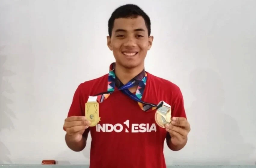 Keren! ‘Anak Surga’ Smamsatu Gresik Raih Emas di Kompetisi Paraswimming Tingkat Nasional