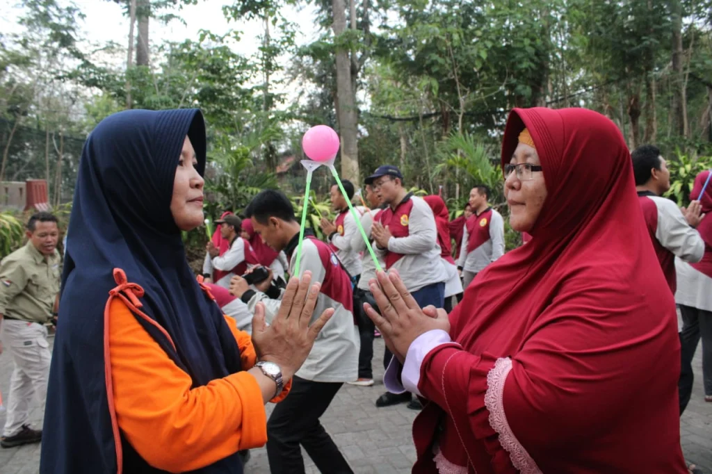 Beginilah saat Guru-Karyawan Tiga Sekolah Ini Diuji Karakternya