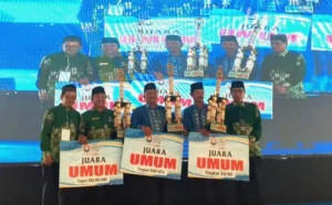 Para Juara Umum O2SM Dapat Penghargaan di Acara Tabligh Akbar