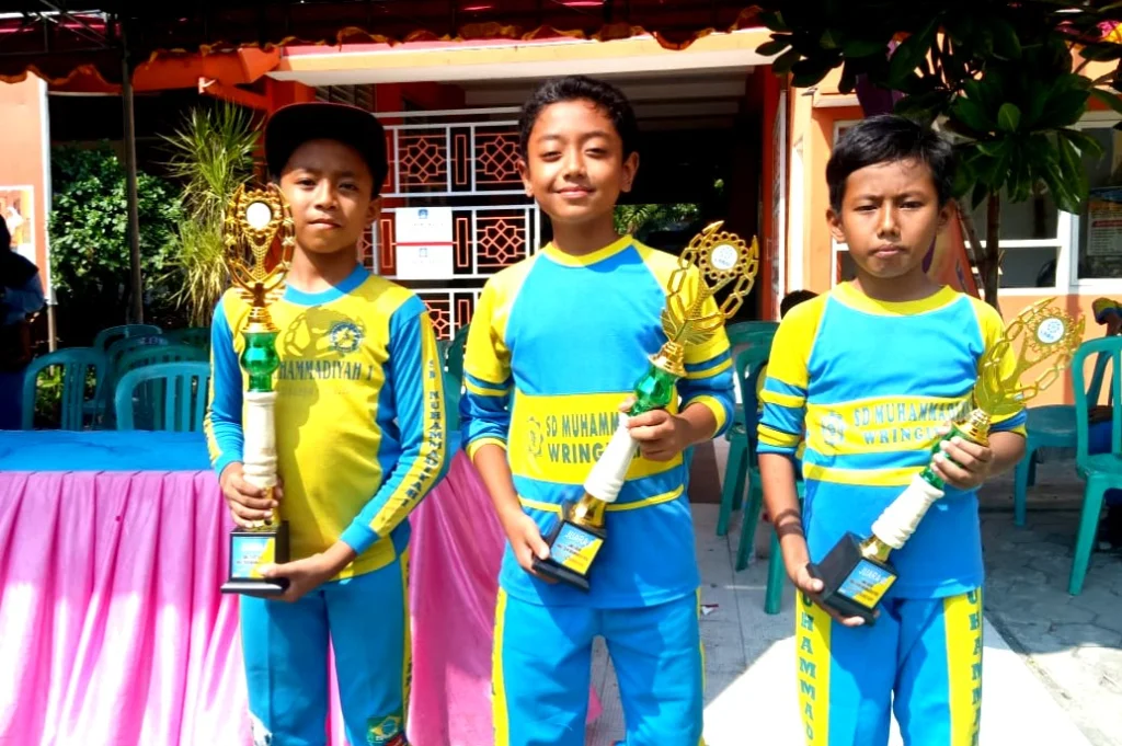 Ikuti Lomba Permainan Tradisional, Ini Gelar yang Diraih Tiga Siswa SD Muwri