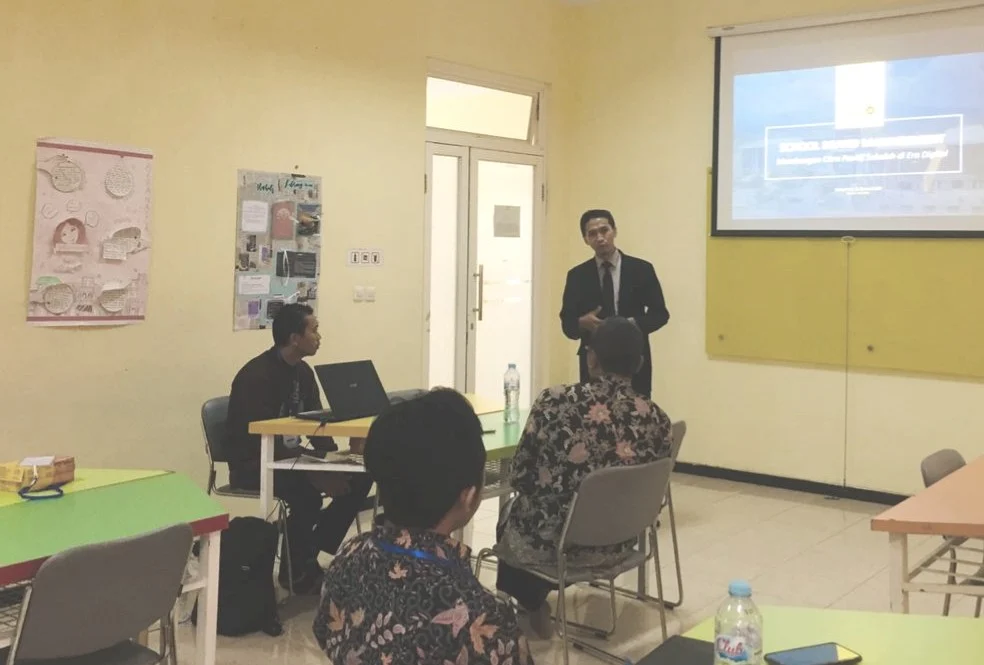 Pentingnya Membangun Citra Positif Sekolah di Era Digital