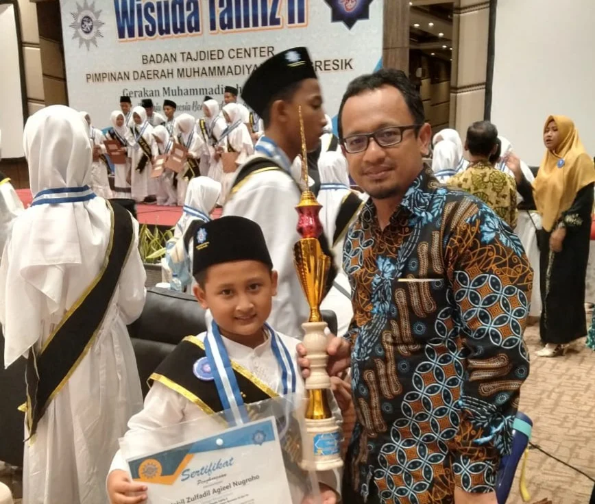 Wisudawan Tahfidh Terbaik Itu Siswa SDMM