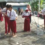 Hari Pertama di SD Mutu Krembung Diisi dengan Permainan