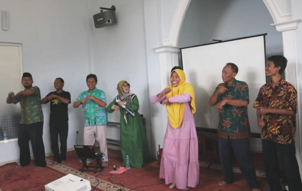 Ice Breaking Heboh Gairahkan Raker SD Berlian School