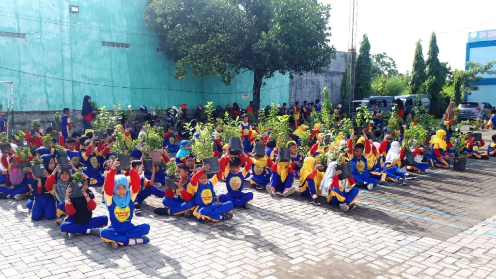 SD Musi Menganti Ajak Siswa Tanam ‘Sejuta’ Pohon