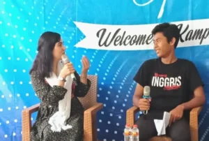 Cewek Afghan Dampingi Siswa Spemdalas di Kampung Inggris