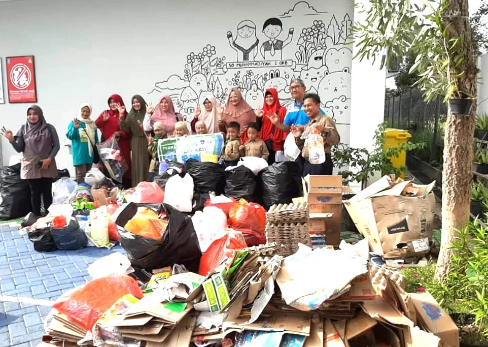 Siswa Berlian School Ikuti Aksi Sedekah Sampah