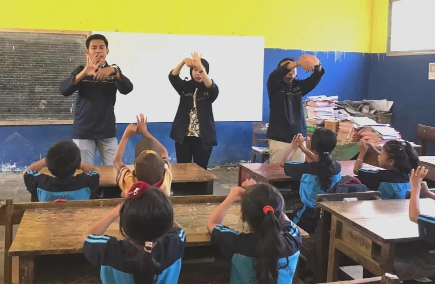 Mahasiswa KKN UM Jember Adakan Penyuluhan PHBS