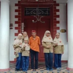 Kampung Kemasan Gresik dan Rahasia Jendela Asli dan Palsu