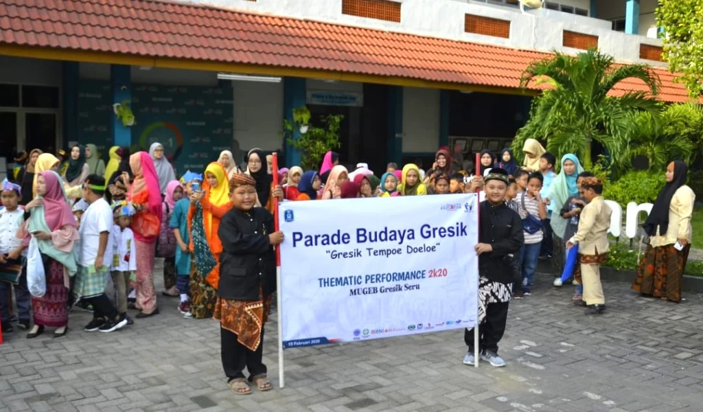 SD Mugeb Gelar Parade Budaya Gresik, Meriah!