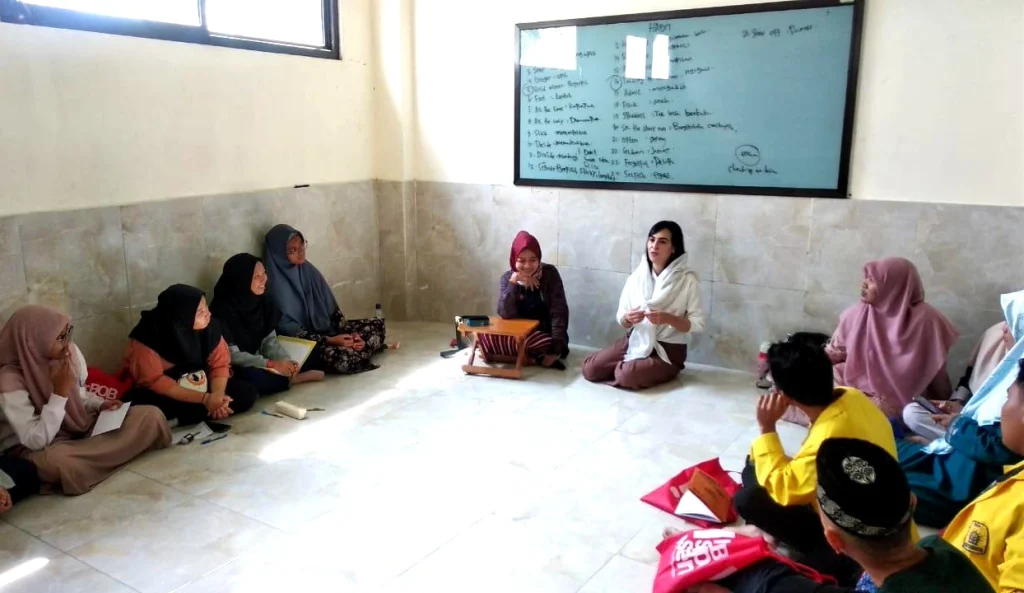 English Camp Seru Smamio bersama Mahasiswa Afghanistan