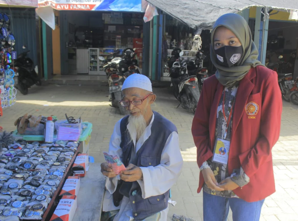 Cegah Covid-19, Mahasiswa UMM Bagi Masker