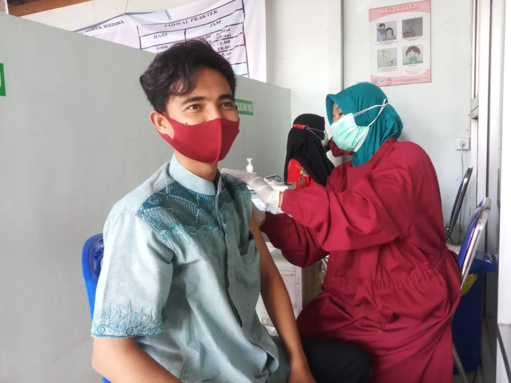 Guru SD Muhammadiyah 1 Menganti Tuntas Divaksin