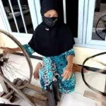 Sekolah Kreatif Menganti Ajak Siswa ke Industri Rumahan Sarung Tenun