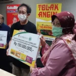 Sido Muncul Serahkan Bantuan untuk NTT melalui Aisyiyah