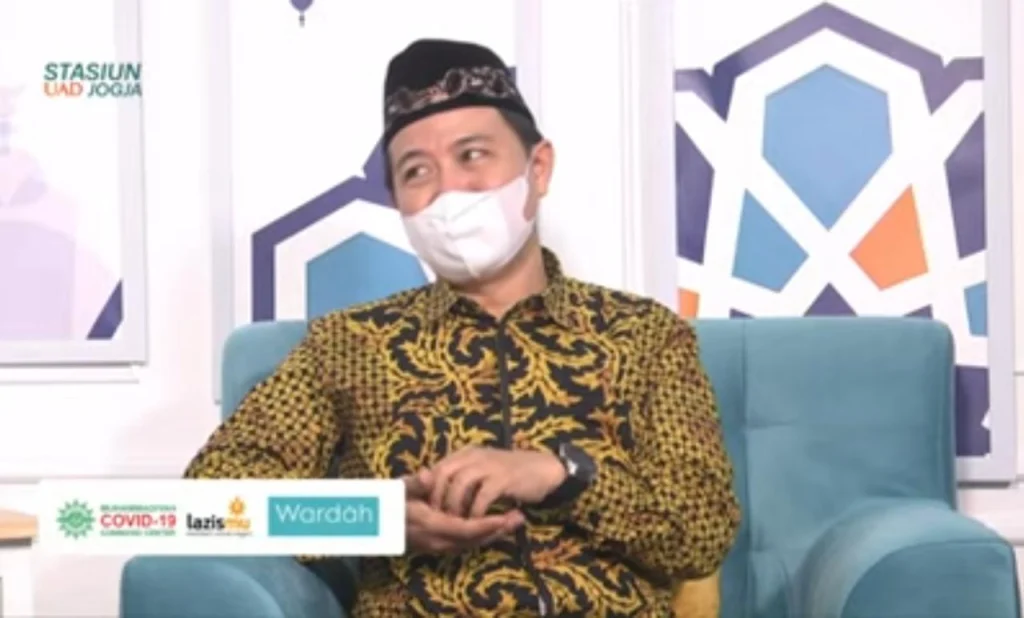 Tugas Masyarakat Beli Kapal Selam Putih, Bukan yang Hitam