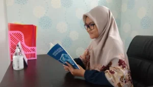 Pengalaman Tertantang Menulis Buku Sekolah Sehat