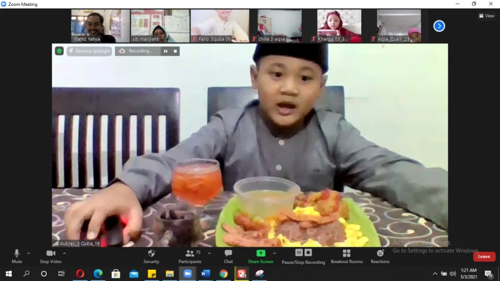 SDMM Latih Siswa Presentasi dan Peduli Sesama