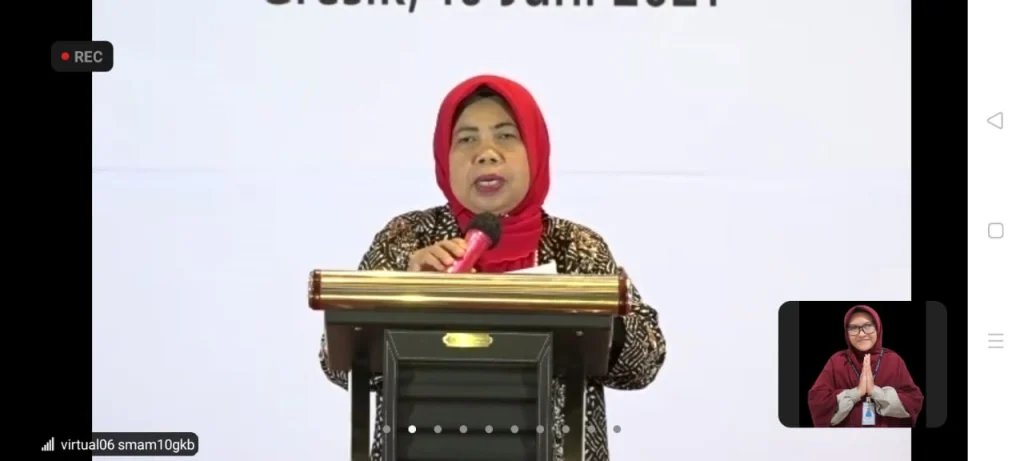 Pesan untuk Lulusan Smamio: Jadilah yang Serba Tahu tapi Jangan Sok Tahu!