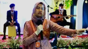 Hipnotis Wisudawan Spemdalas, Ini Makna Puisi ‘Ibu’ Zawawi Imron