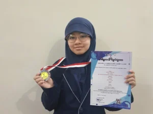 Siswi SMPM Kottabarat Juara Karya Tulis Kementerian LHK