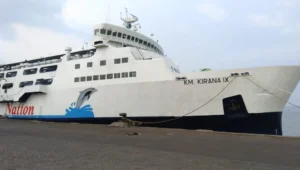 Shalat Terhuyung di KM Kirana IX