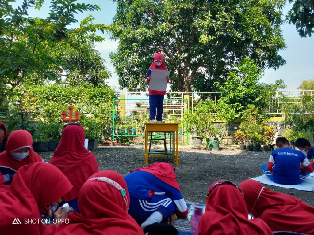 Siswa SD Almadany Taklukkan Tantangan Berani Tampil di Depan