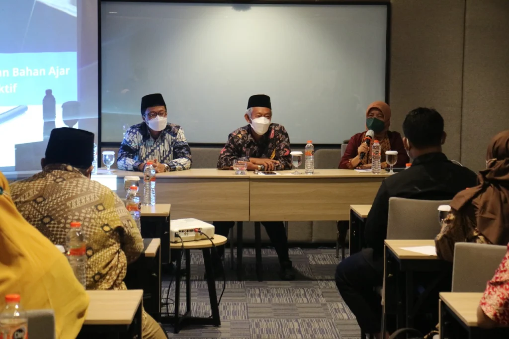 Guru bagai Gelas dan Ilmunya adalah Cahaya