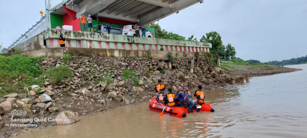 DMC RSA Bojonegoro Berlatih Water Rescue