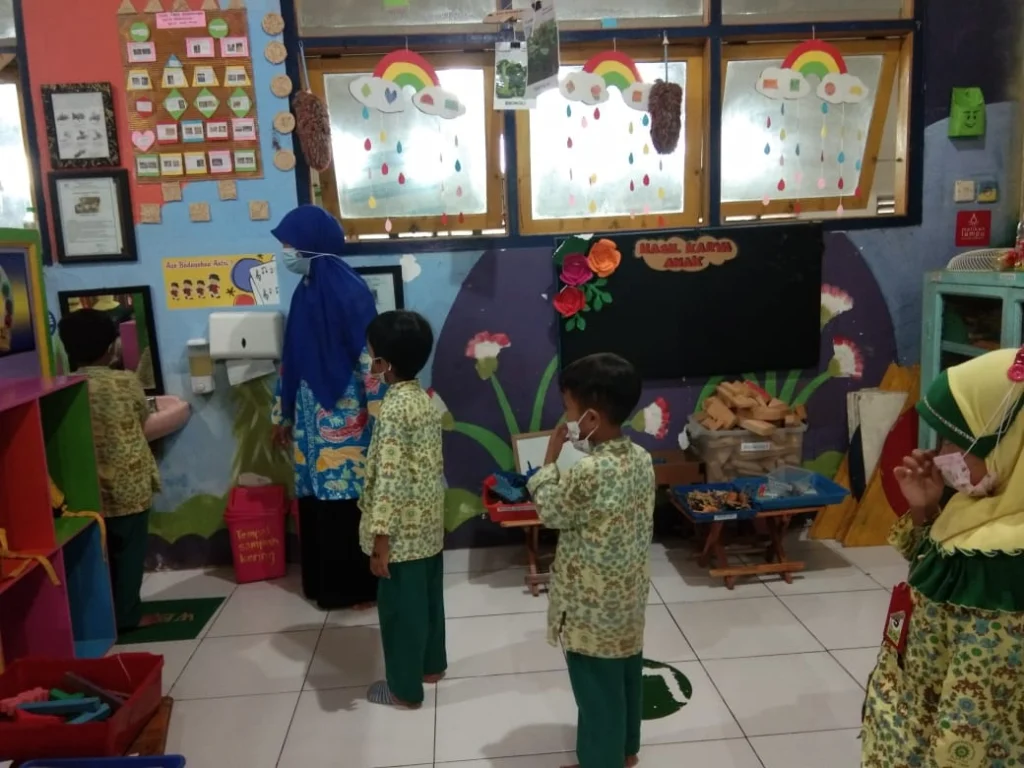 PAUD Aisyiyah Takerharjo Waspadai Virus Omicron
