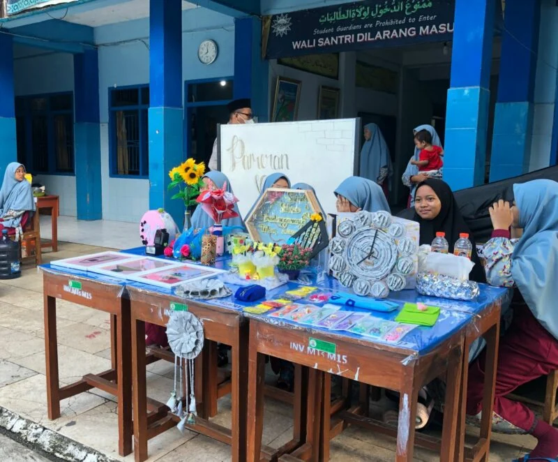Pameran Kreativitas Seni Santriwati Al-Mizan Sambut Calon Anak Asuh