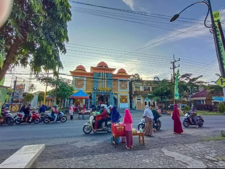Serunya Berbagi Takjil PCNA Siliragung