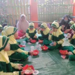 Beragam Pelajaran di Balik Makan Prasmanan ala Siswa TK PAUD Ini