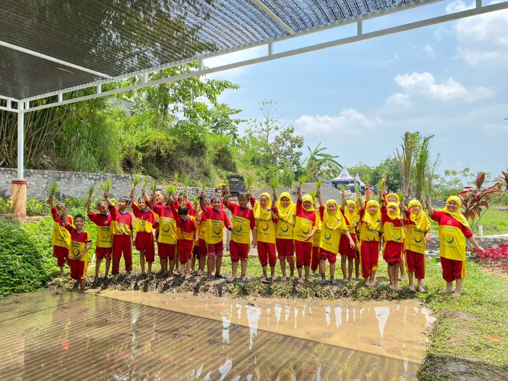 Outbound dan Menanam Padi di Tlogo Sewu, Serunya kayak Begini