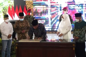 Tanda Tangan Prasasti Semarakkan Tabligh Akbar