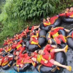 Outing Class SD Muhlas Makin Seru Main River Tubing