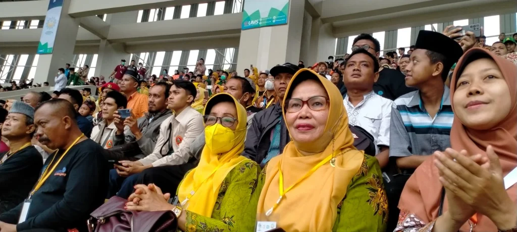 Perjuangan Penggembira Muktamar Masuk Stadion