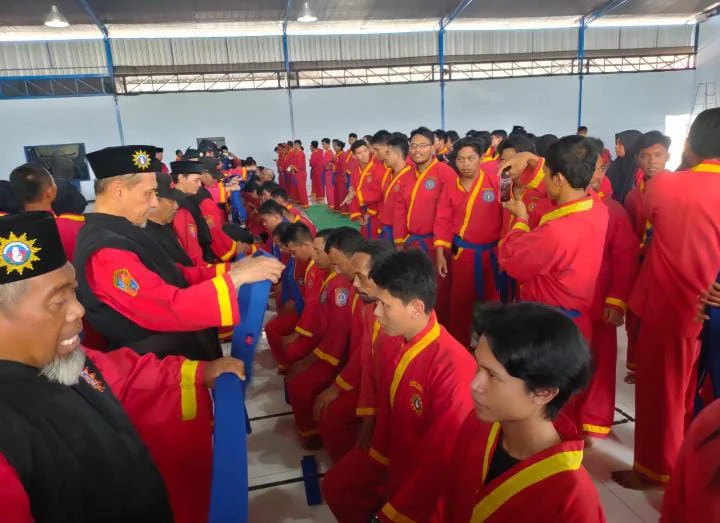 Guru SD Mugeb Ini Akhirnya Dilantik Jadi Kader Muda Tapak Suci