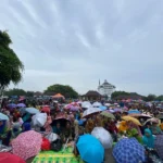 Antusiasme Penggembira Menyaksikan Pembukaan Musywil di Tengah Gerimis
