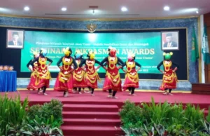 Tari Topeng Alit Guru Aisyiyah Membuka Seminar dan Dikdasmen Awards