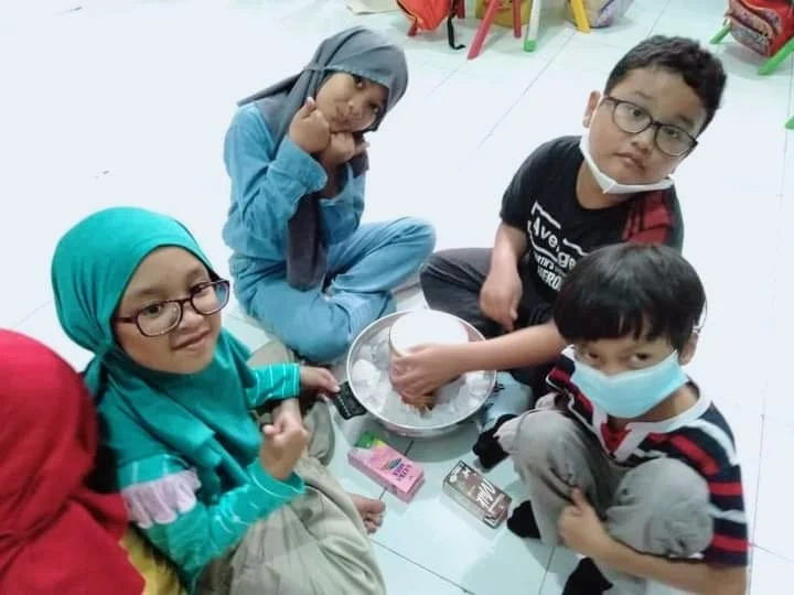 Belajar Perubahan Wujud Benda, Siswa Ini Bikin Es Puter