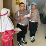 Syiar Ramadhan SDMM Bagikan Jadwal Imsakiah, di Mapolres Dapat Cerita Begini