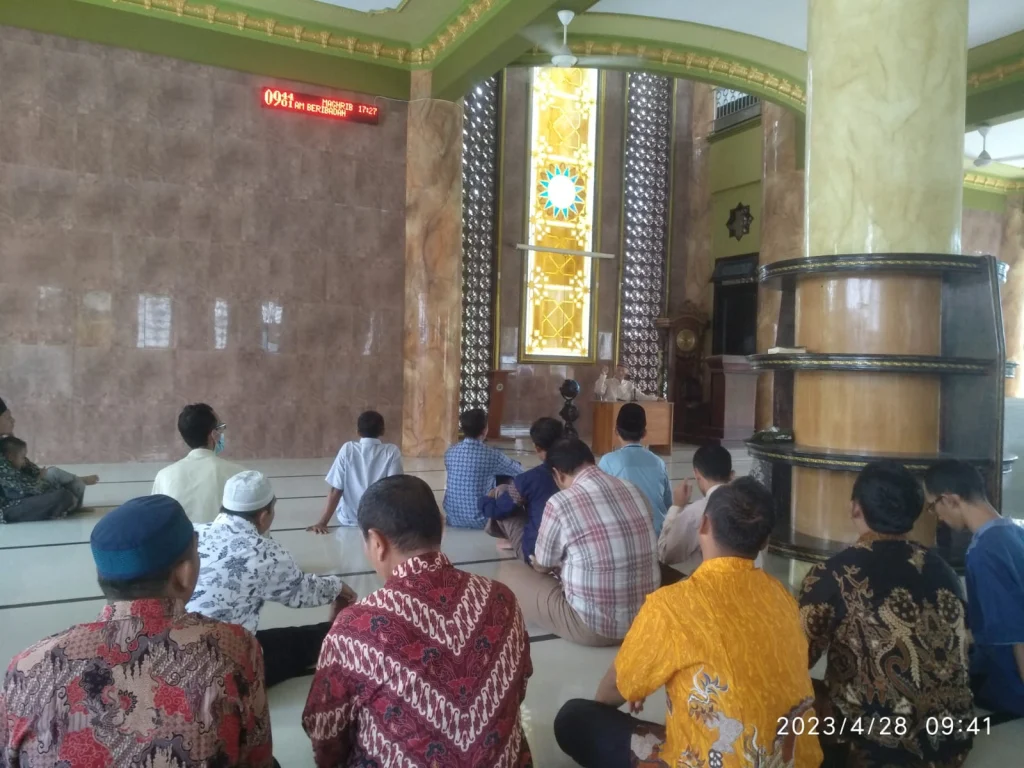 Asal Usul Halalbihalal dan Lebaran Ketupat Menurut KH Muhammad Dawam Sholeh