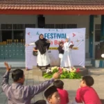 Guru dan Siswa Suguhkan Musikalisasi Puisi di Puncak Bulan Bahasa