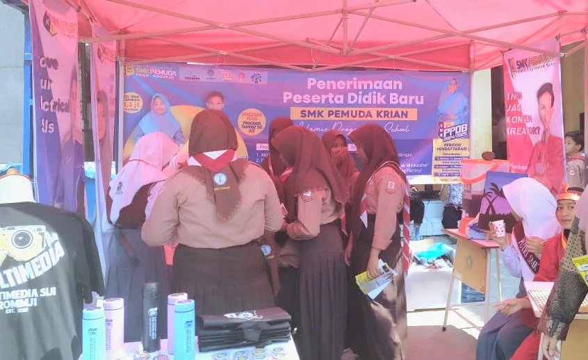 Stan Smedaka di Expo Pendidikan Banjir Pengunjung
