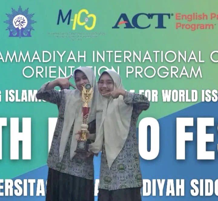 Dua Siswi Smamda Juara I English Podcast Book Review