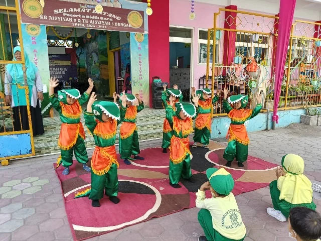 Tari Bajul Ijo TK Aisyiyah 5 Bungah Sambut Fasilitator Sekolah